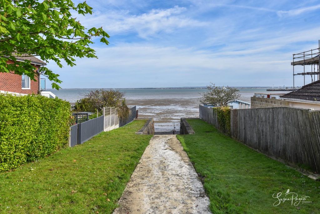 Property photo 2 of 18 Gated Access To The Beach