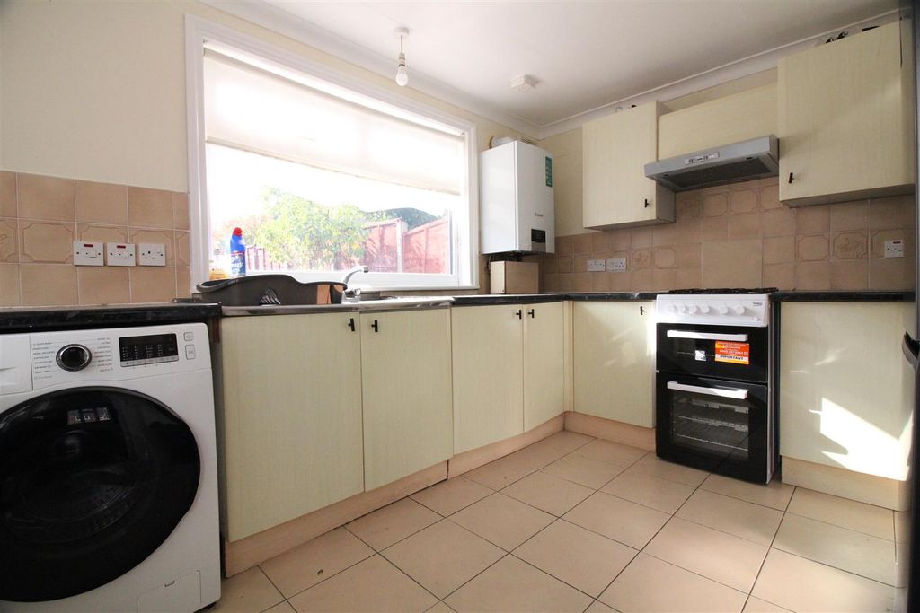 Property photo 1 of 10 Kitchen