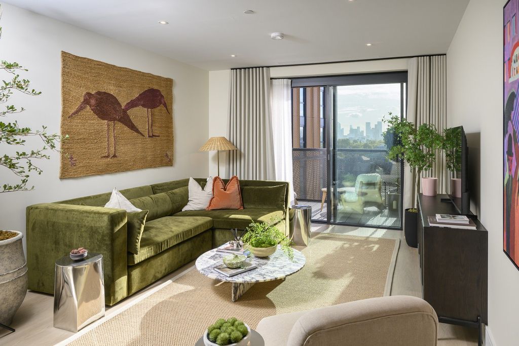 Property photo 1 of 23 Three Bedroom Apartments At Regents View, E2