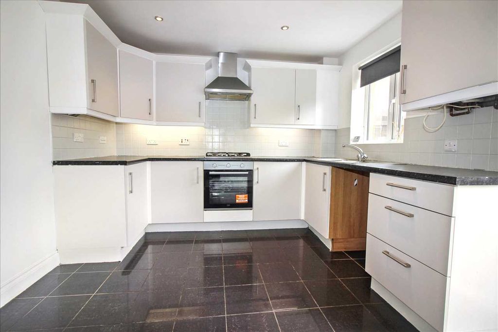 Property photo 3 of 12 Kitchen