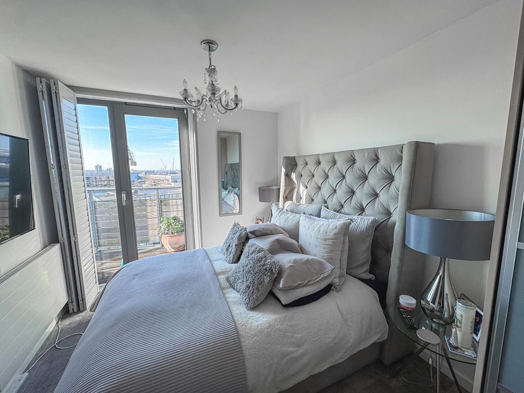 Property photo 1 of 15 Modern 1-Bedroom Apartment Â€“ Thomas Frye Court, E15