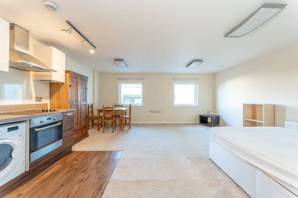 Property photo 2 of 5