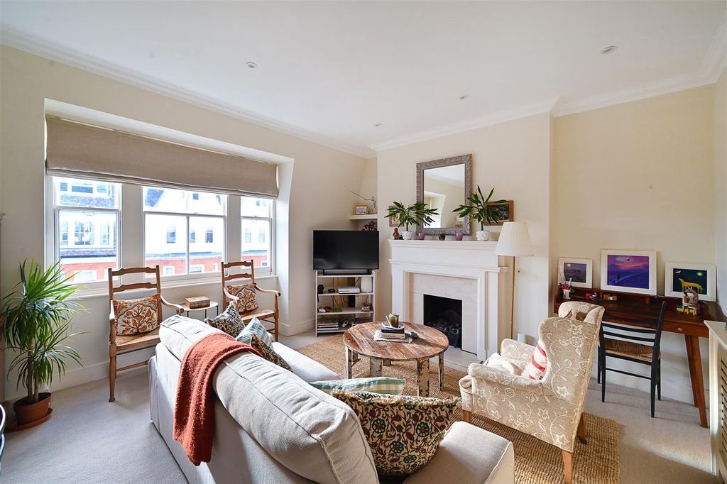 Property photo 2 of 20 7-Teviot-House (2).Jpg