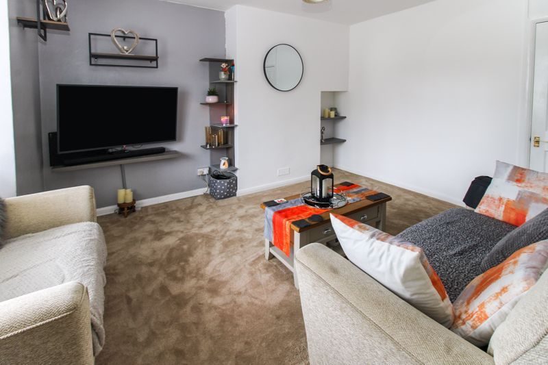 Property photo 3 of 14 Lounge