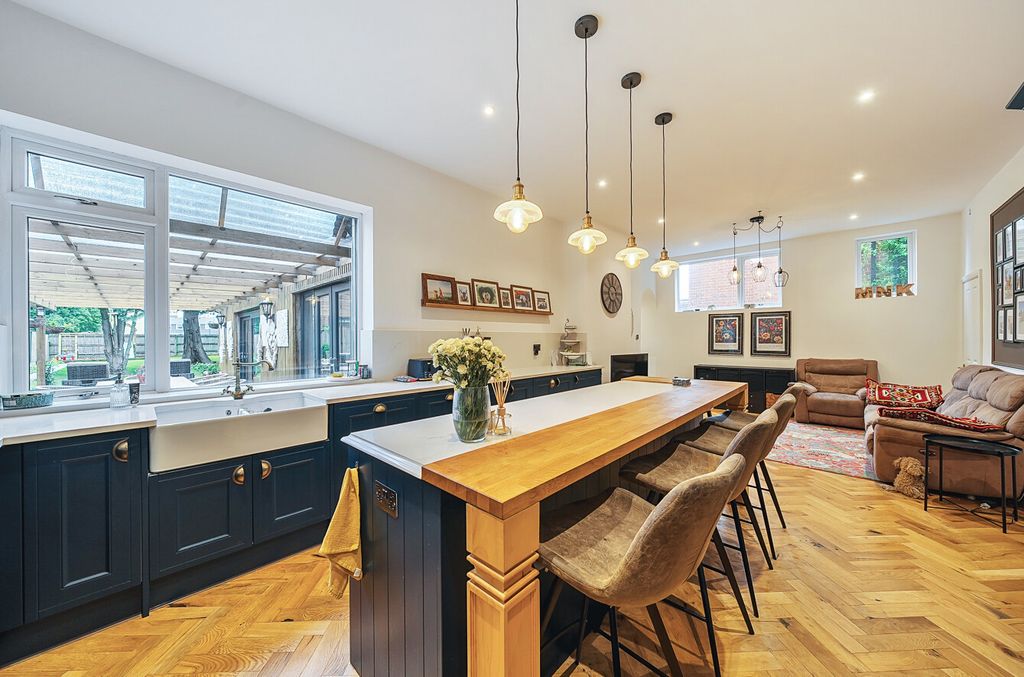 Property photo 2 of 18 1306451-33-6841A8...