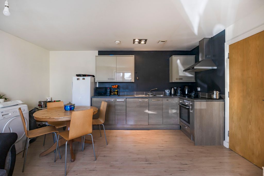 Property photo 2 of 14 862875