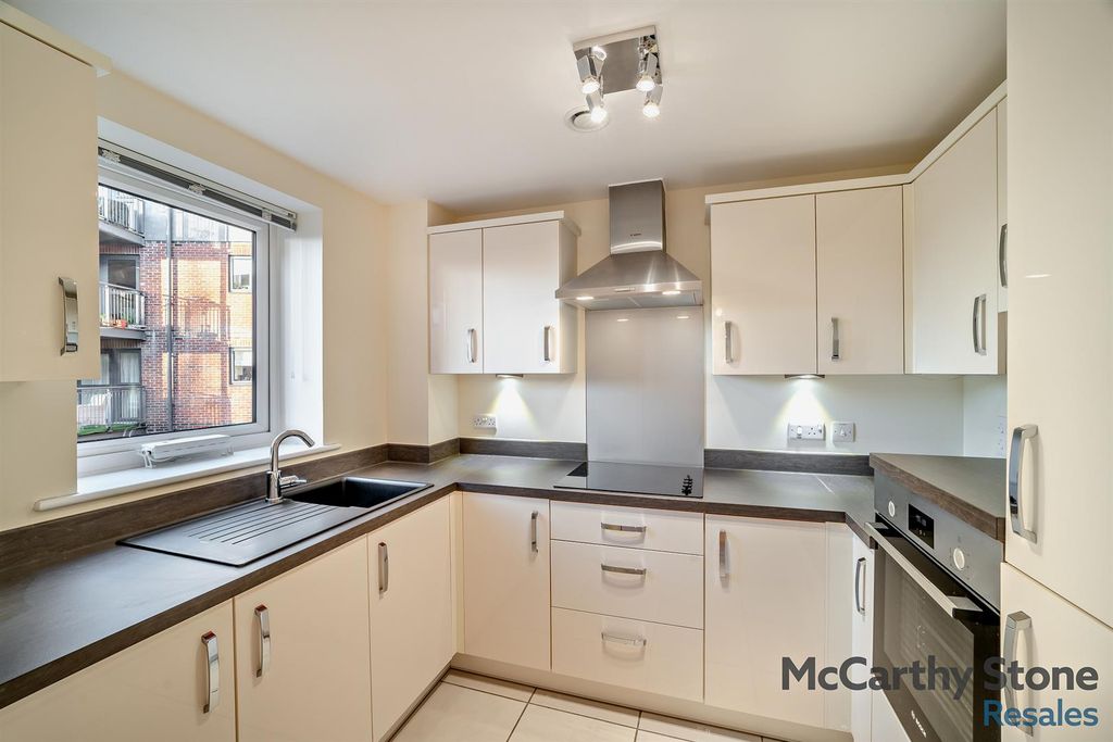 Property photo 3 of 13 Kitchen