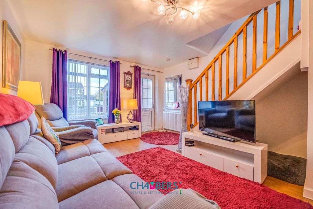 Property photo 3 of 27 Lounge