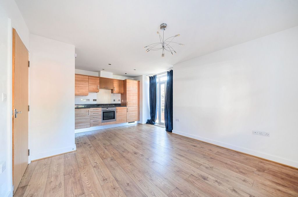 Property photo 3 of 16 6-681E411B8Fced-1...