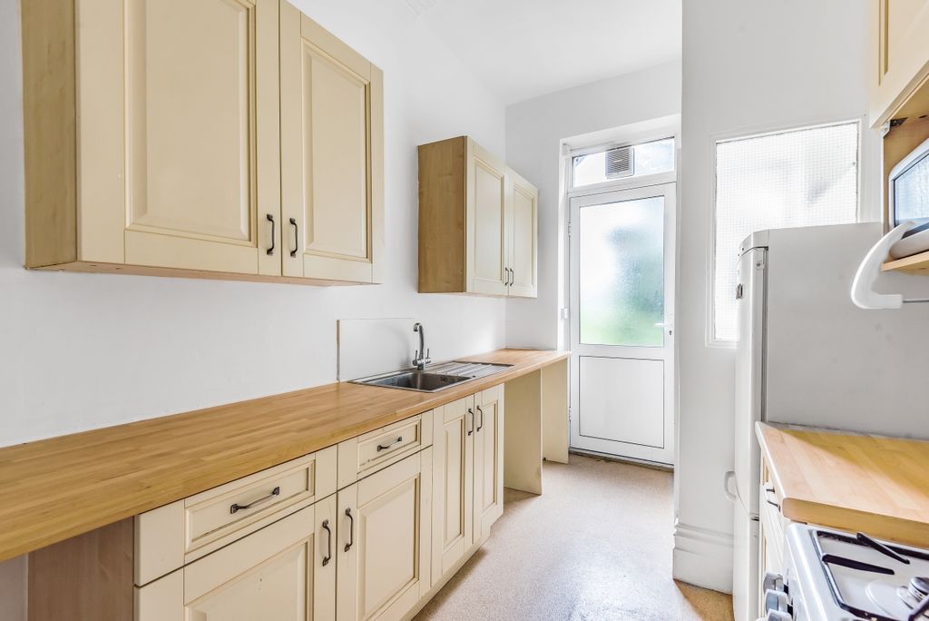 Property photo 3 of 12 737115 (4)