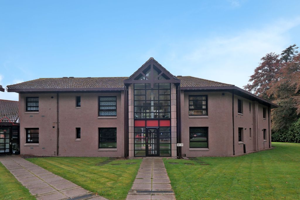 Property photo 1 of 32