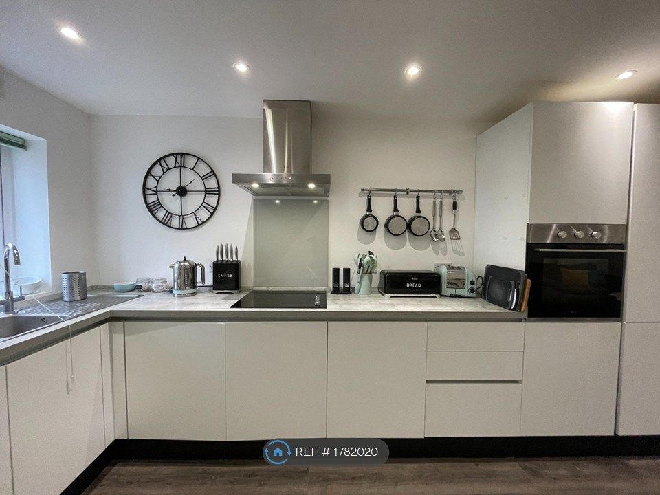 Property photo 3 of 9 Kitchen Area