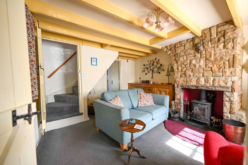 Property photo 2 of 19 Church St Ewemove Guisborough-13