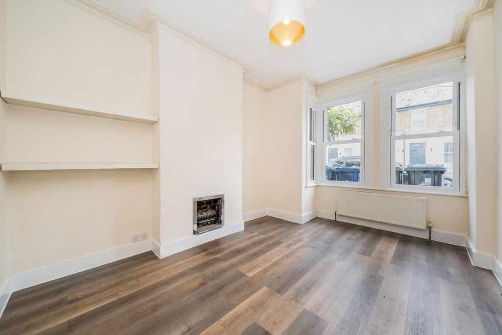 Property photo 3 of 6