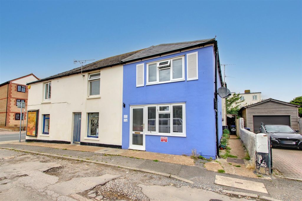 Property photo 1 of 12 External