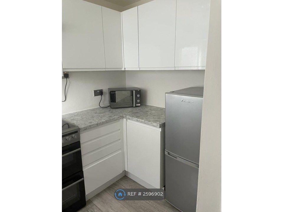 Property photo 3 of 7 Kitchen