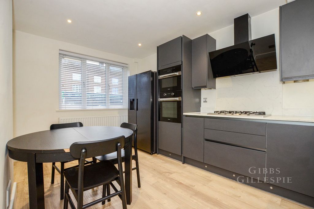 Property photo 3 of 11 Pbox-Img.Jpg