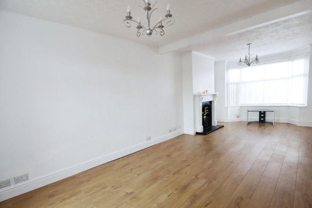 Property photo 2 of 10 Lounge/ Dining Room