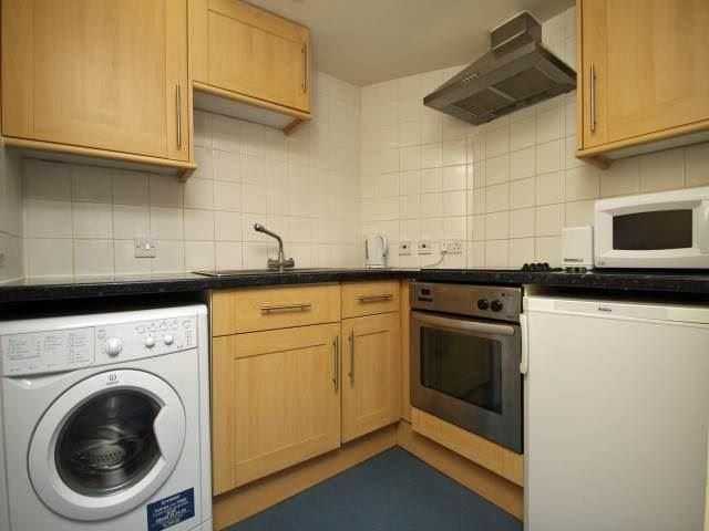 Property photo 3 of 7 6 Holters Mews Kitchen 2016.Jpg