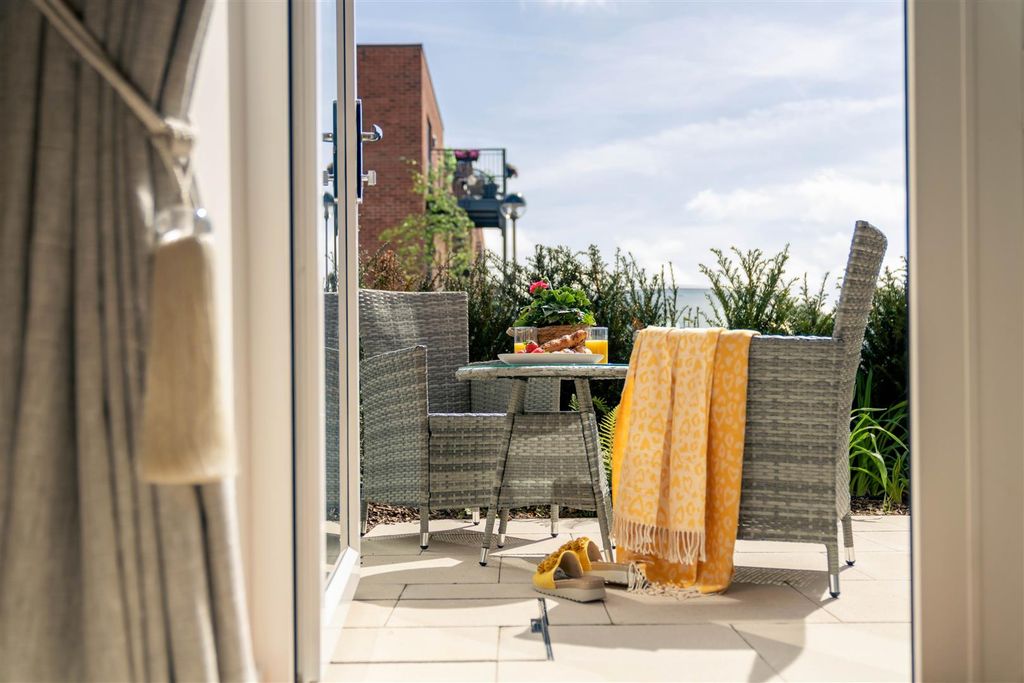 Additional image 11 of 2 bed flat for saleWilliam House, The Moors Berkshire RG19