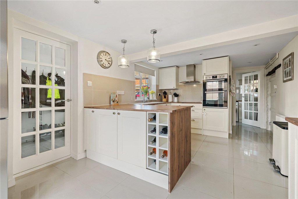 Property photo 3 of 18 Image