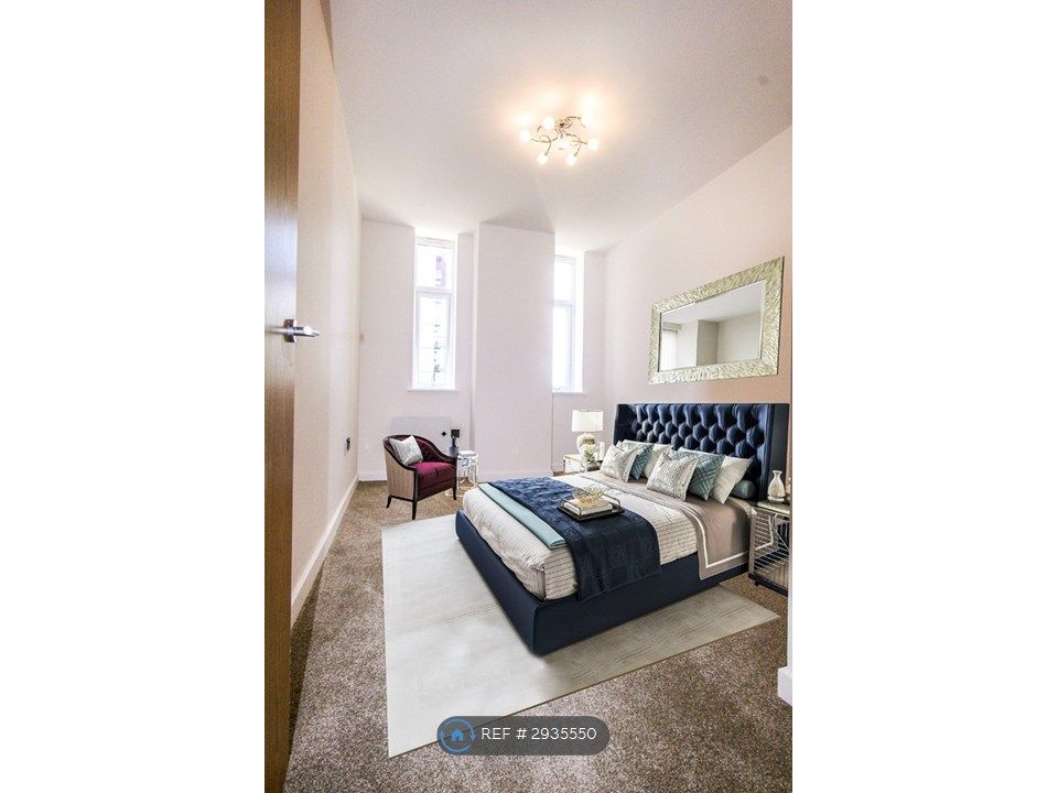 Property photo 1 of 7 Main Bedroom
