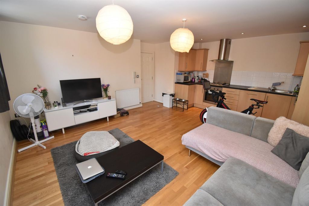 Property photo 3 of 10
