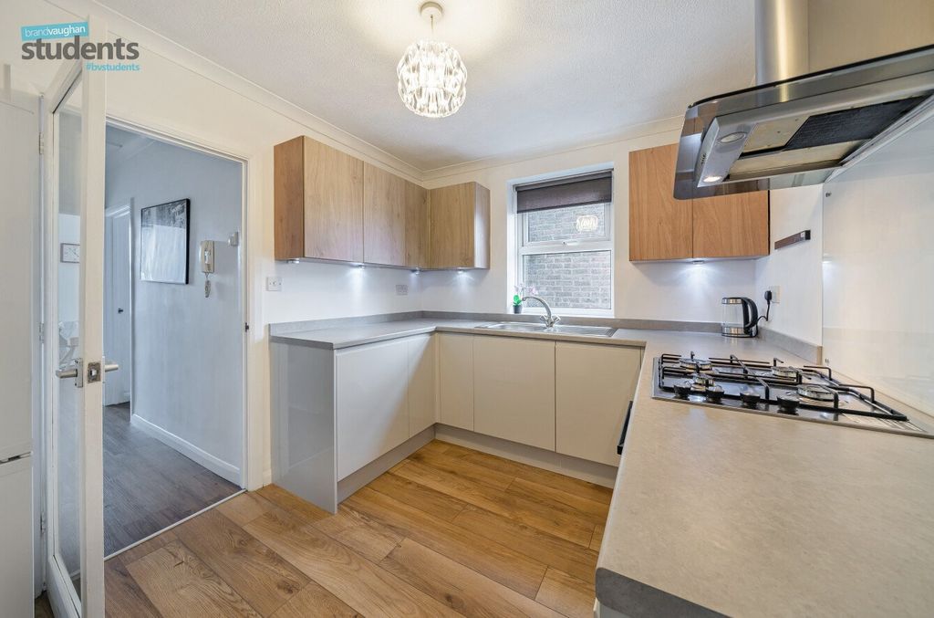 Property photo 2 of 8 Picture No. 14