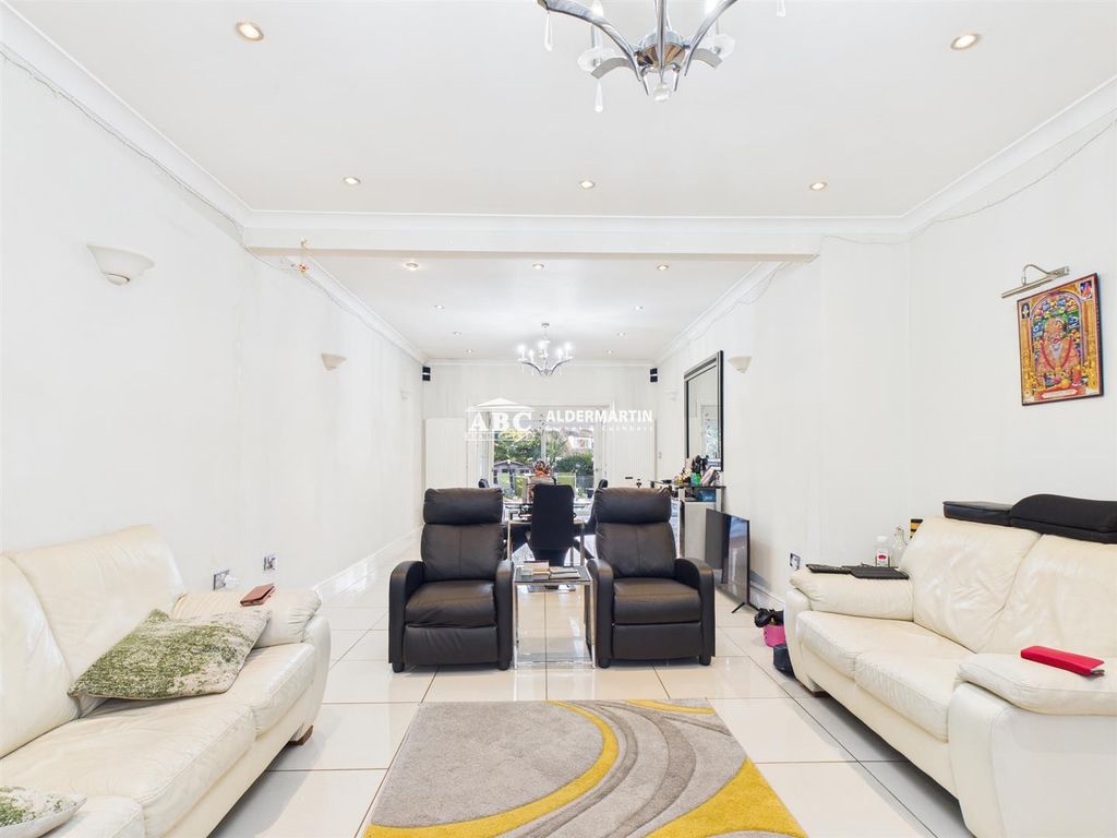 Property photo 2 of 17 Cam03827G0-Pr0111-Still001.Jpg