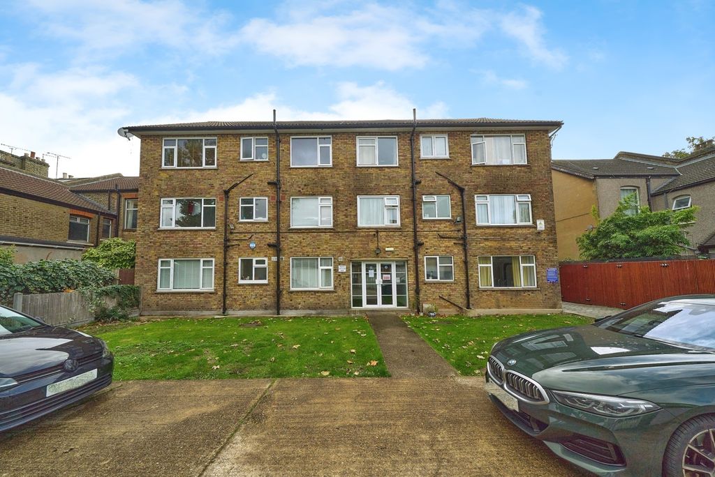 Property photo 3 of 17 Photo