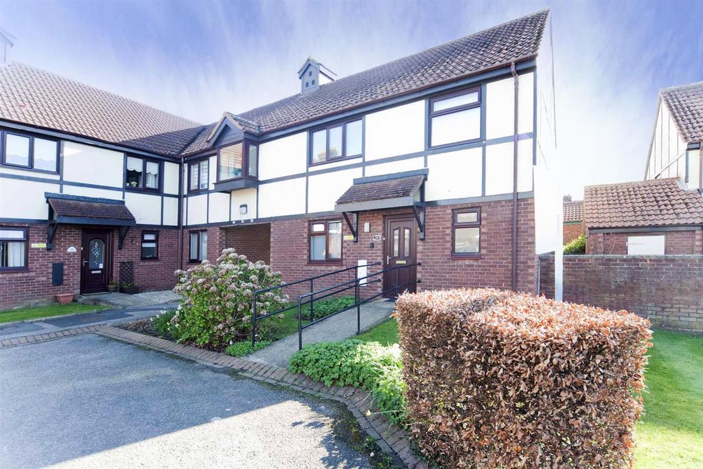 Property photo 2 of 17