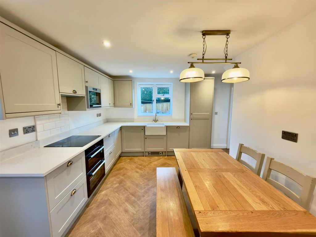 Property photo 3 of 16 3E4063A7-Bada-4899-B71F-5B6E50A2B0Ff.Jpg