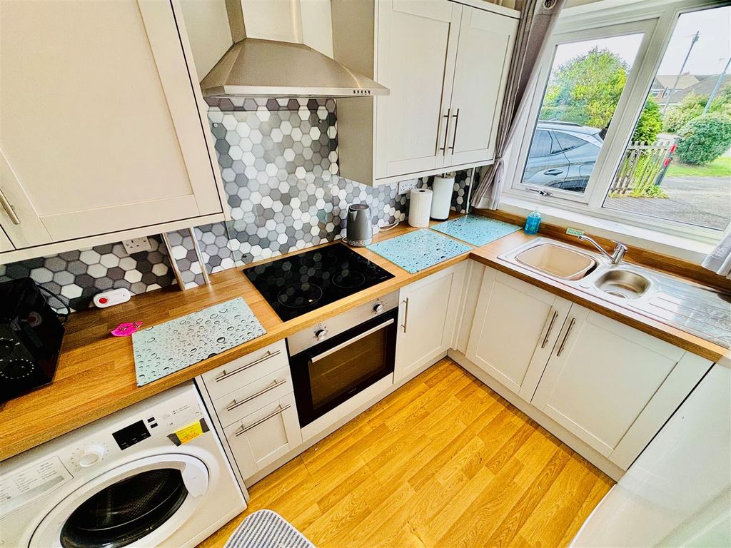 Property photo 3 of 12 143 Lamb 2.Jpg