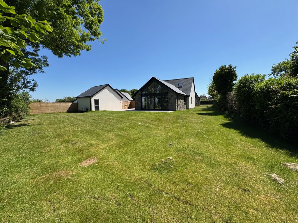 Property photo 2 of 29