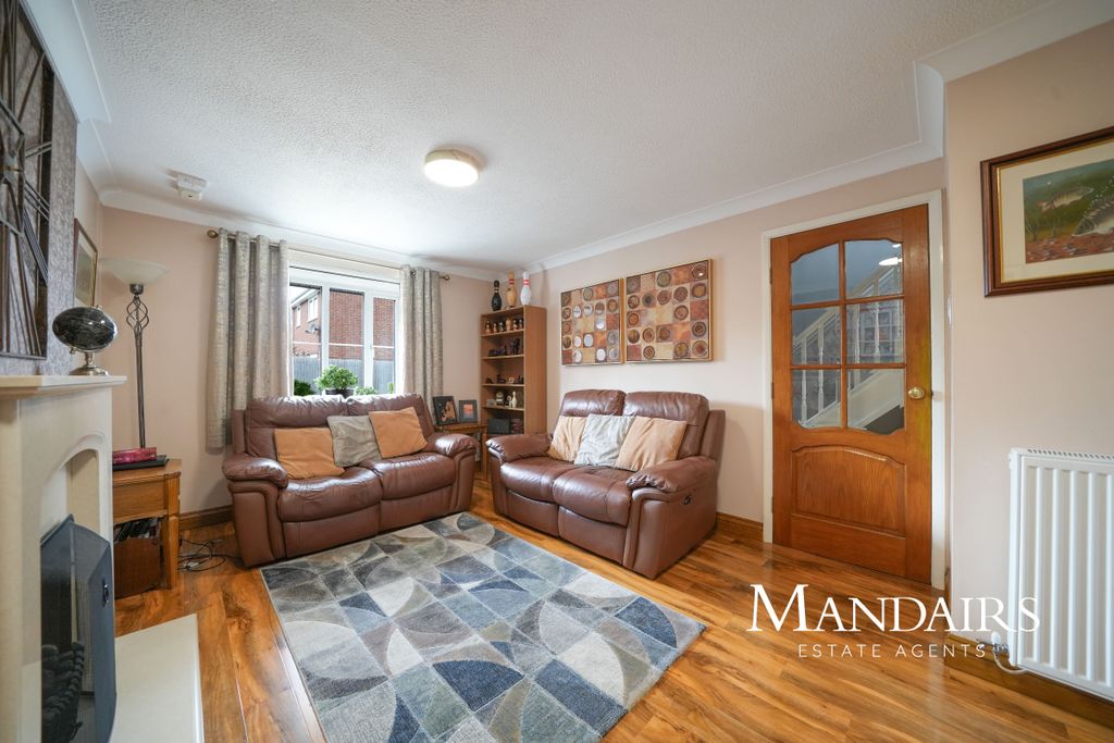 Property photo 2 of 35