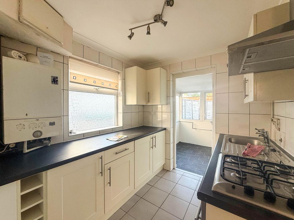 Property photo 3 of 18 Kitchen