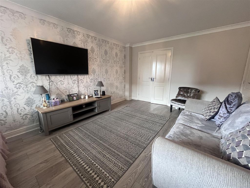Property photo 2 of 14 Lounge