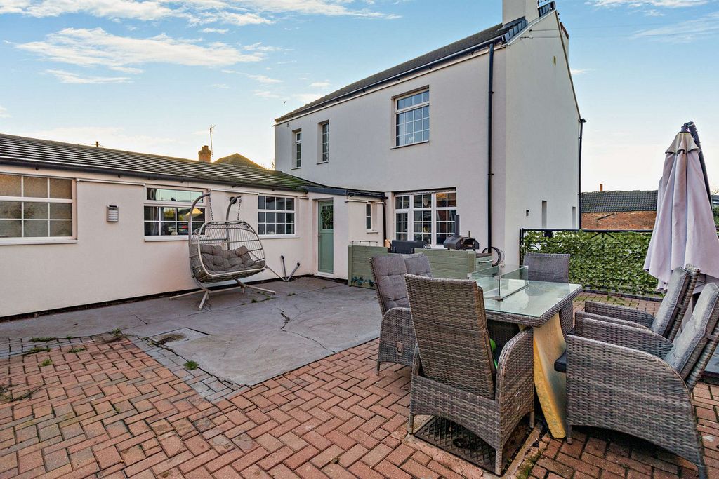 Property photo 1 of 26