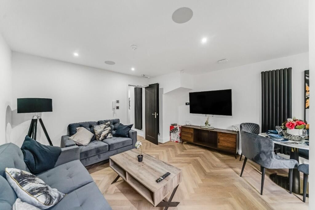 Property photo 1 of 11 Stylish And Contemporary Living Room Featuring Amp...
