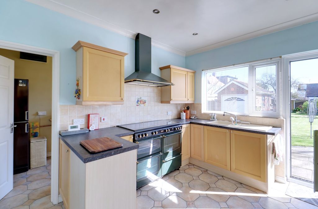 Additional image 8 of 2 bed detached bungalow for saleUpminster Road North, Rainham RM13