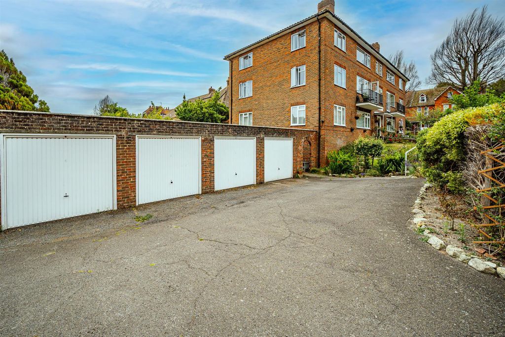 Property photo 3 of 21
