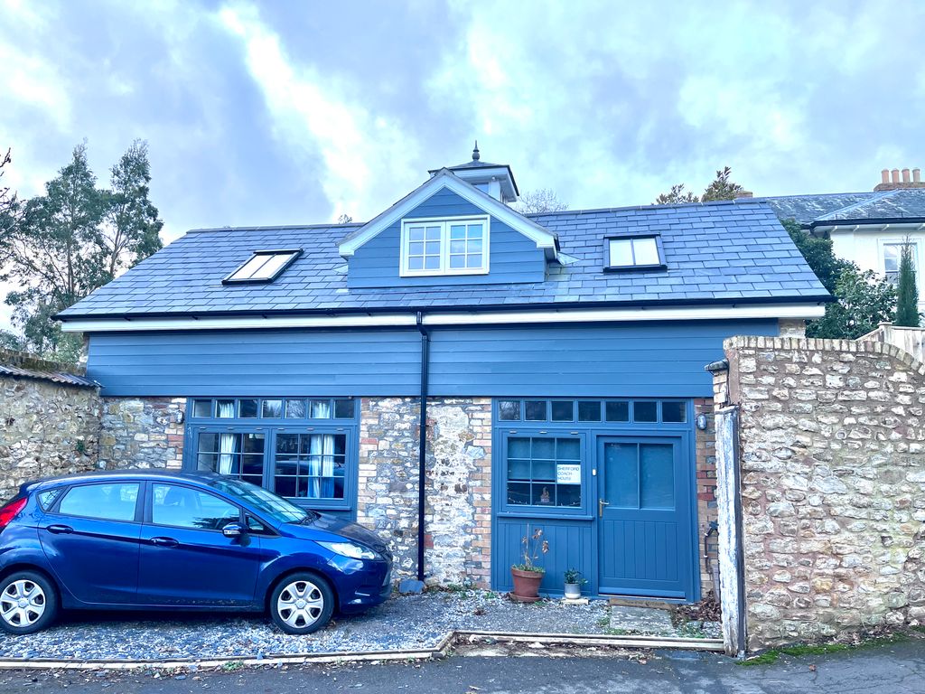 Property photo 1 of 11 Front