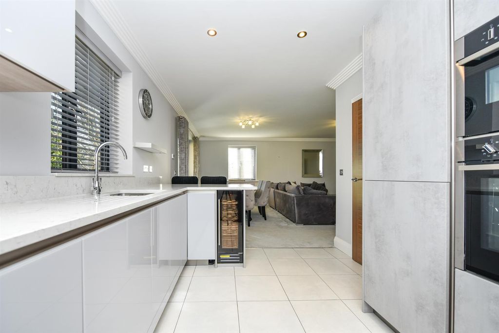 Additional image 6 of 3 bed flat for saleIvy Park Road, Sheffield S10