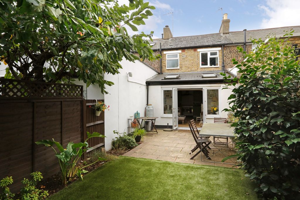 Property photo 3 of 10 Photo 8