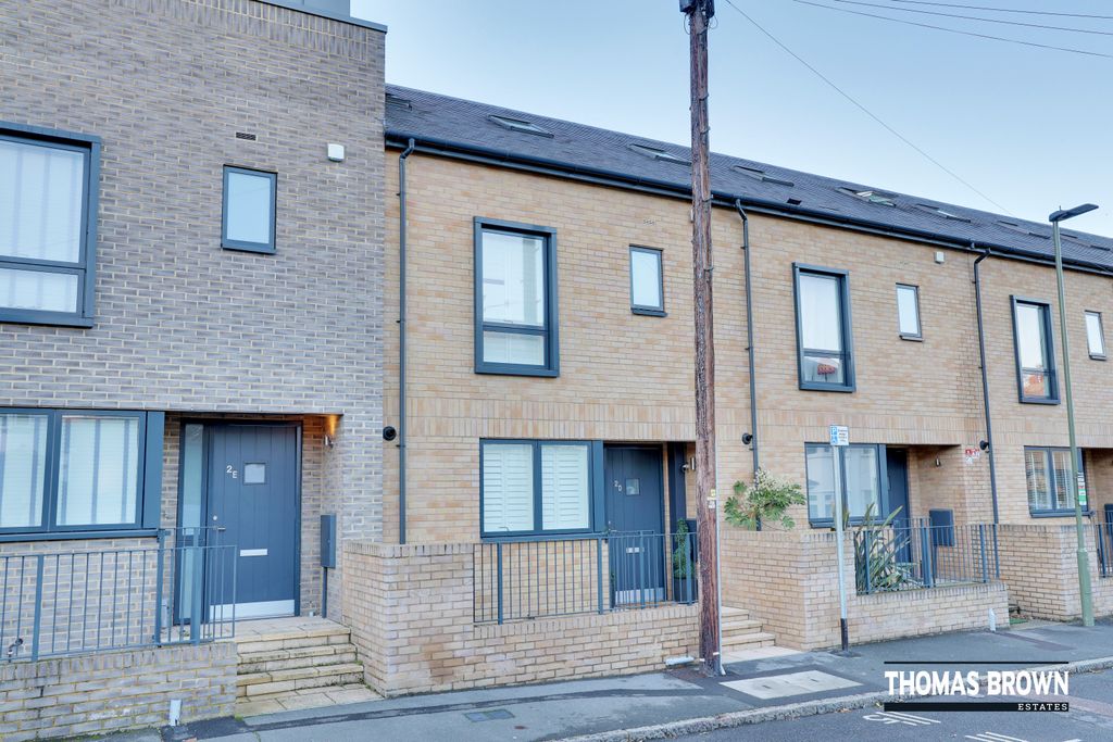 Property photo 2 of 26