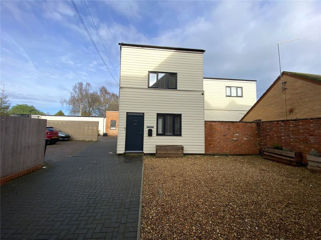 Property photo 2 of 8 Picture No. 37