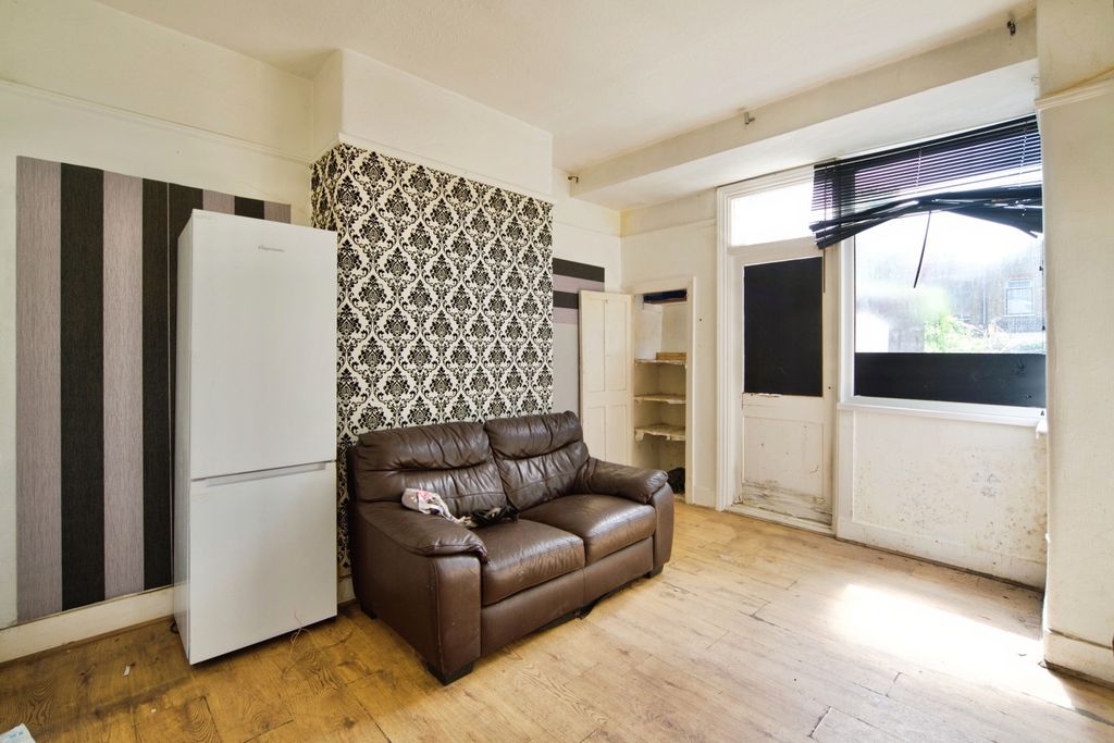 Property photo 2 of 12 Pbox-Img.Jpg