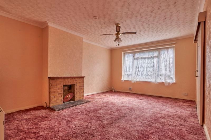 Property photo 3 of 11 Living Room