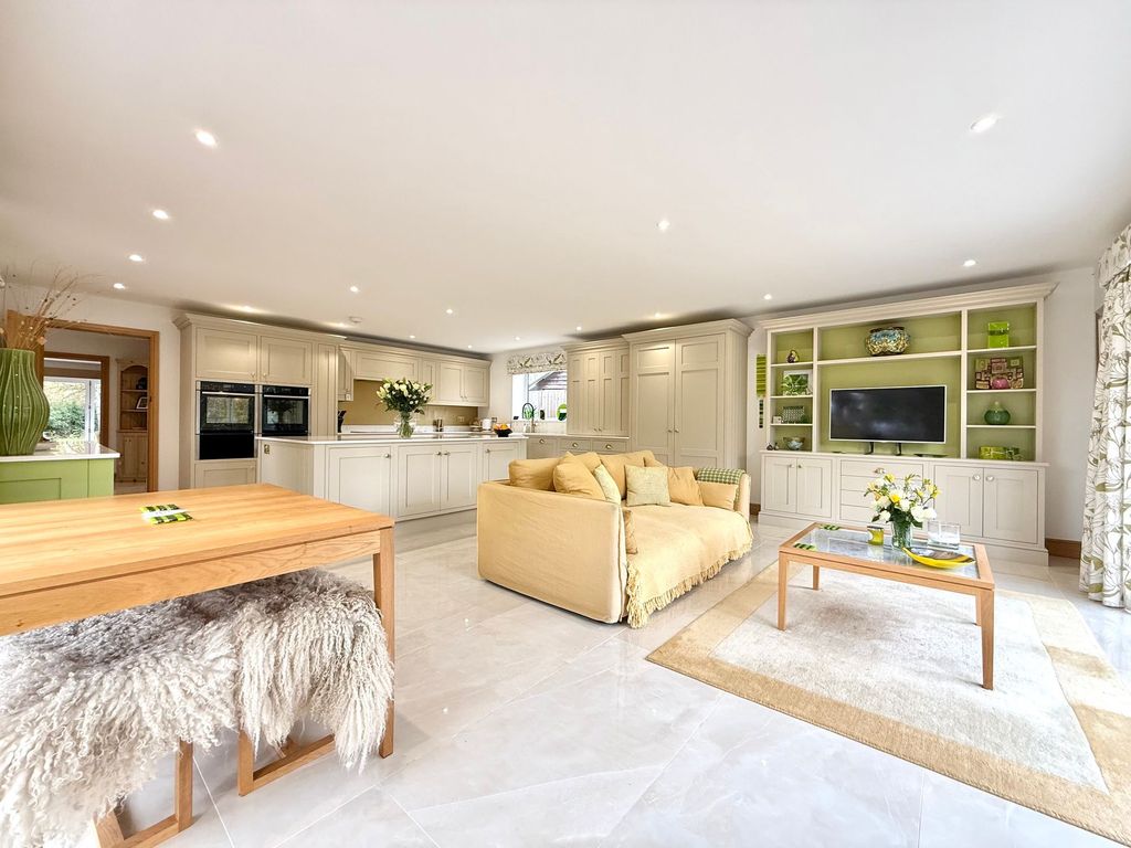 Property photo 3 of 21