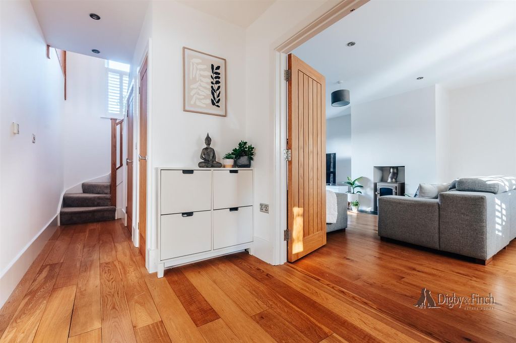 Property photo 2 of 26